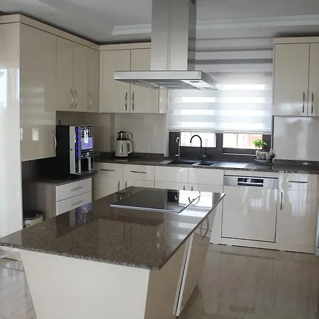 Villa Lara Beach Luxus